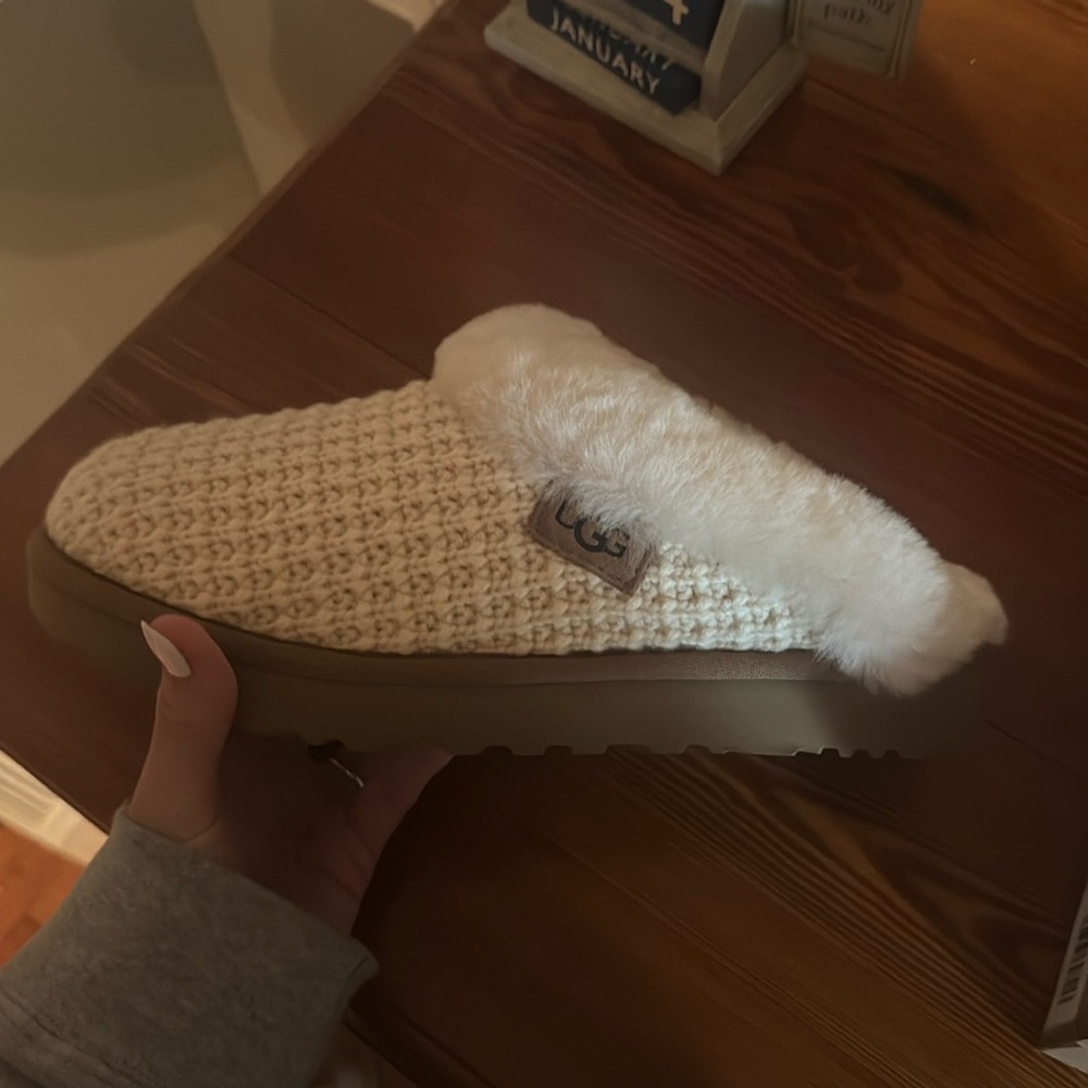 Never worn just got the wrong style for Christmas. Size 9 women’s.